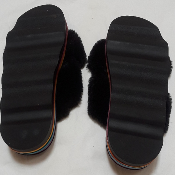 Black faux fur criss cross sandals - Picture 6 of 6